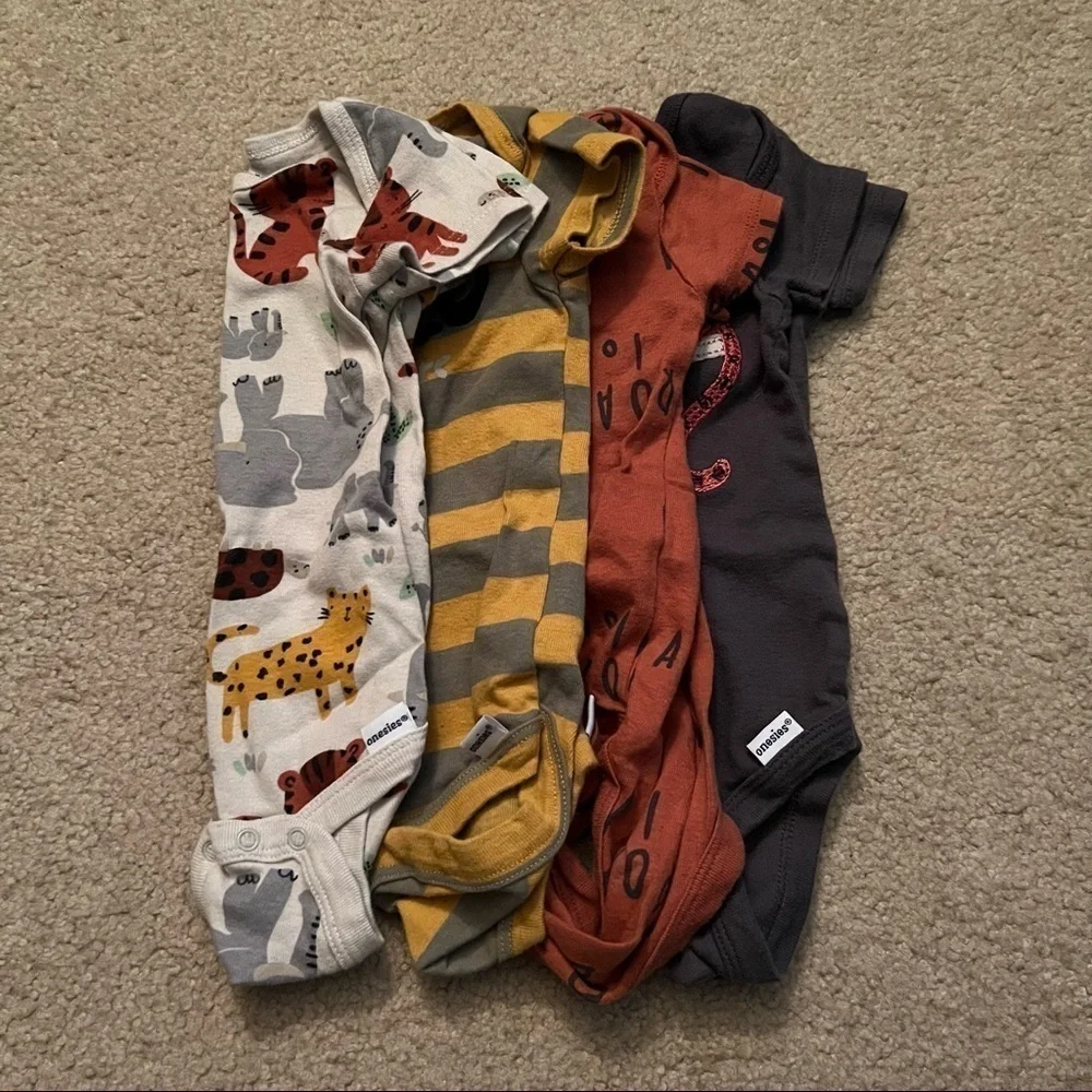 Gerber Onesies- Bundle‎ of 4